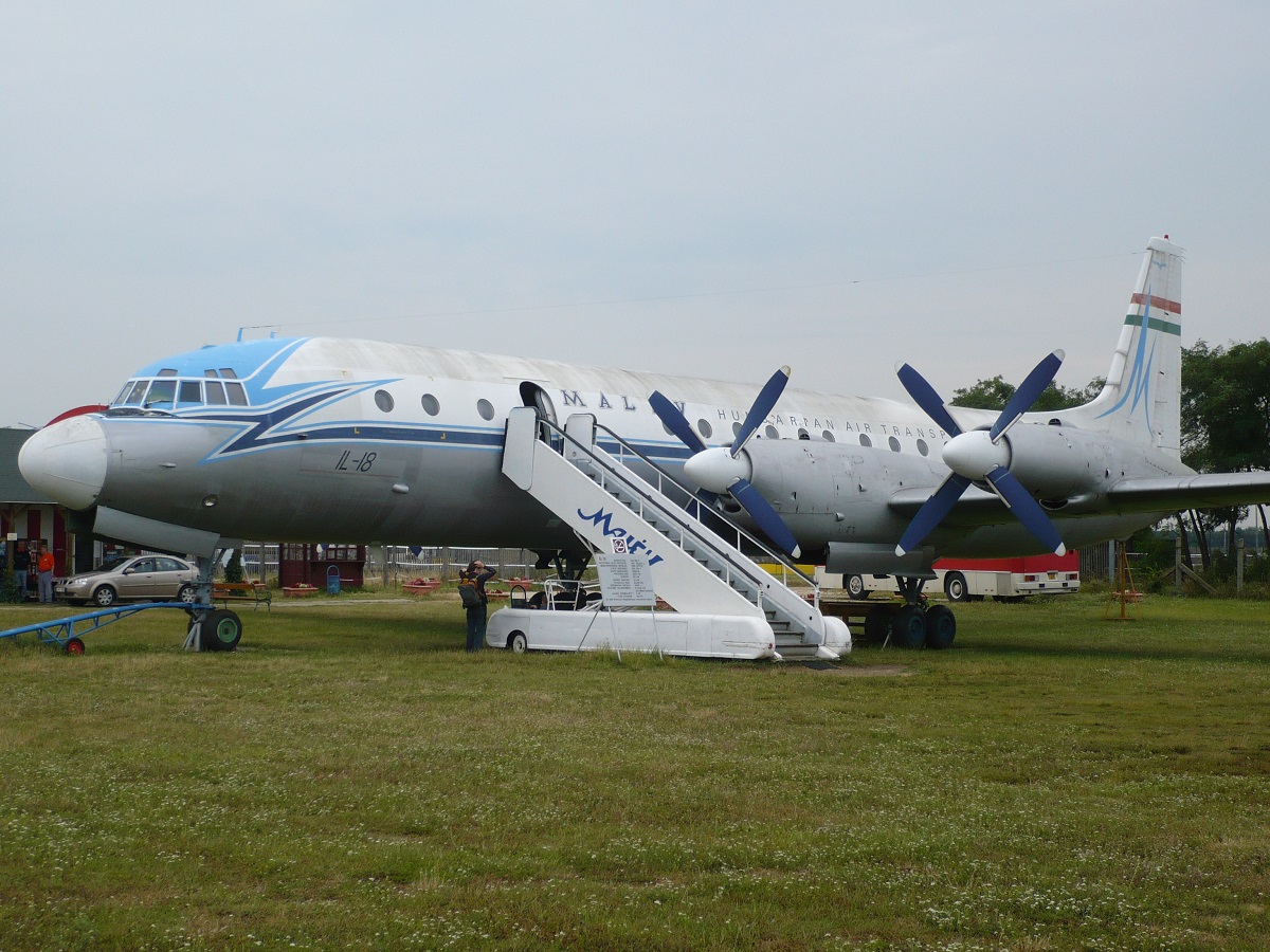 Ilyushin IL-18V HA-MOG Malev