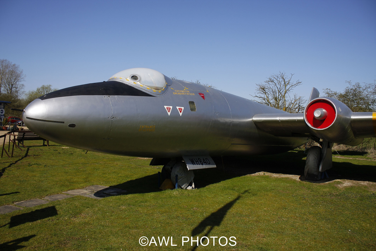 WH840 English Electric Canberra T.4