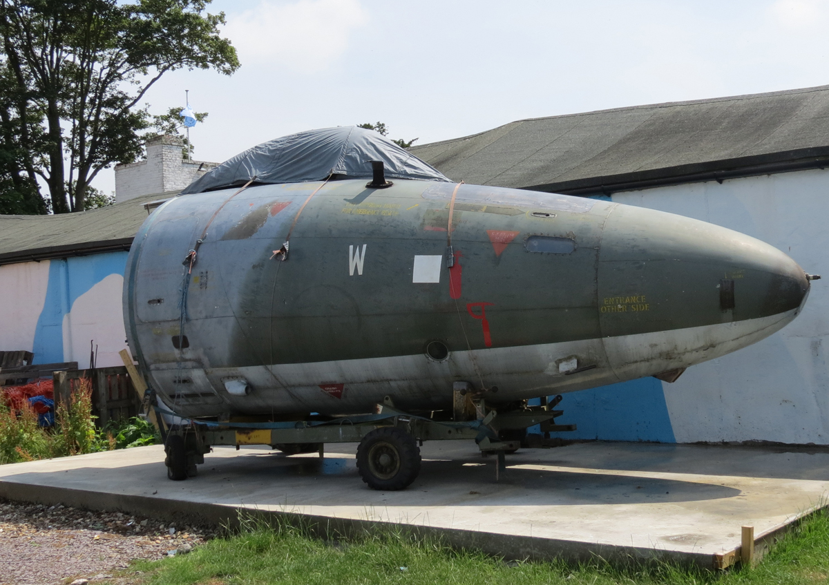 XH136/W BAC Canberra PR.9 (nose)