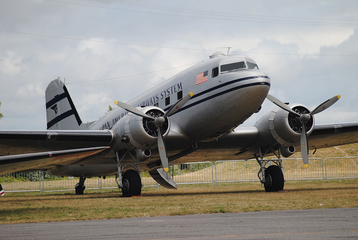 Douglas DC-3C Skytrain N877MG Pan American Airways System - PAA